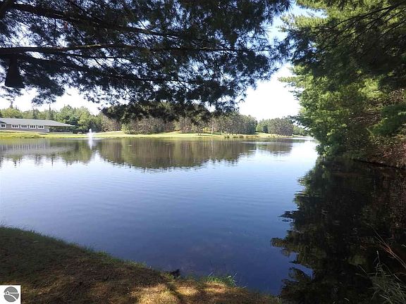 3rd image of 140 Lakewood Dr