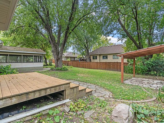 2nd image of 212 Birchwood Dr N