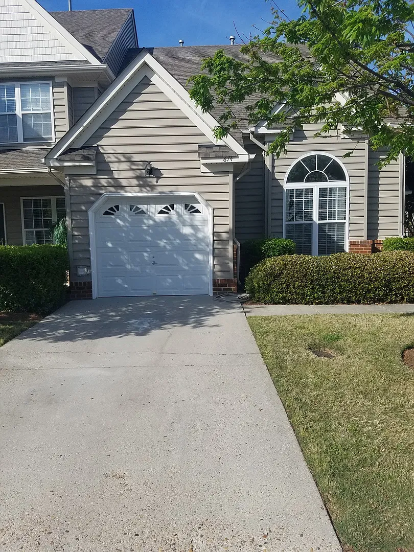 HUNLEY874 — Photo 1