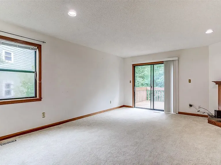 310 Cedarwood Ln #B — Photo 2