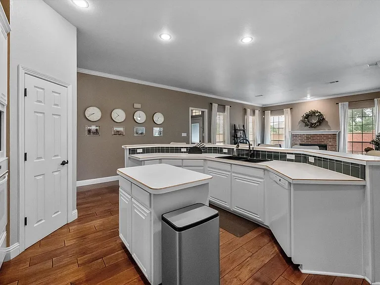 3 Savoy Ct — Photo 11