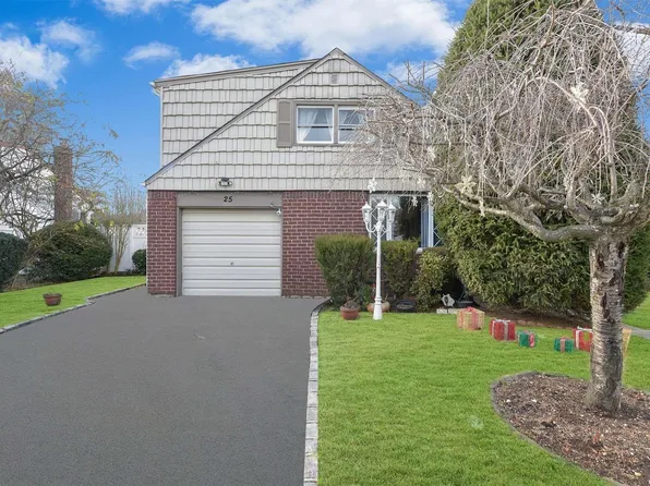 25 Seth Lane, Hicksville, NY 11801