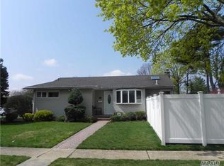 550 Poplar Ln, East Meadow, NY 11554