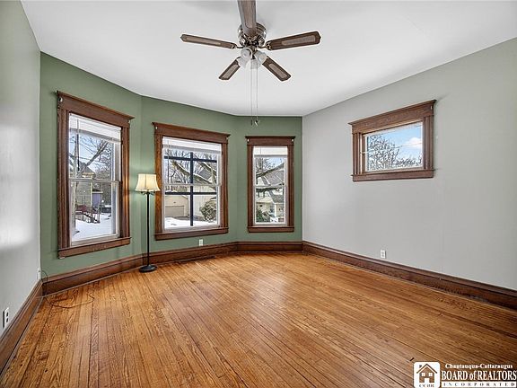 5th image of 704 Jefferson St