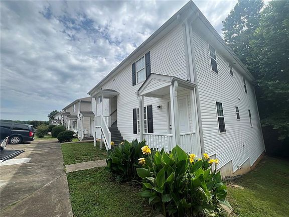 3rd image of 44 Hanna Dr