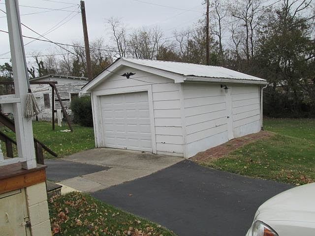 2nd image of 332 N Main St