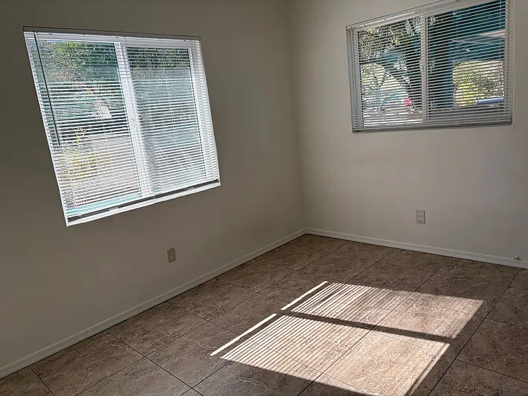3221 E Linden St — Photo 18