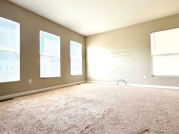 5th image of 107 Alderwood Cir N