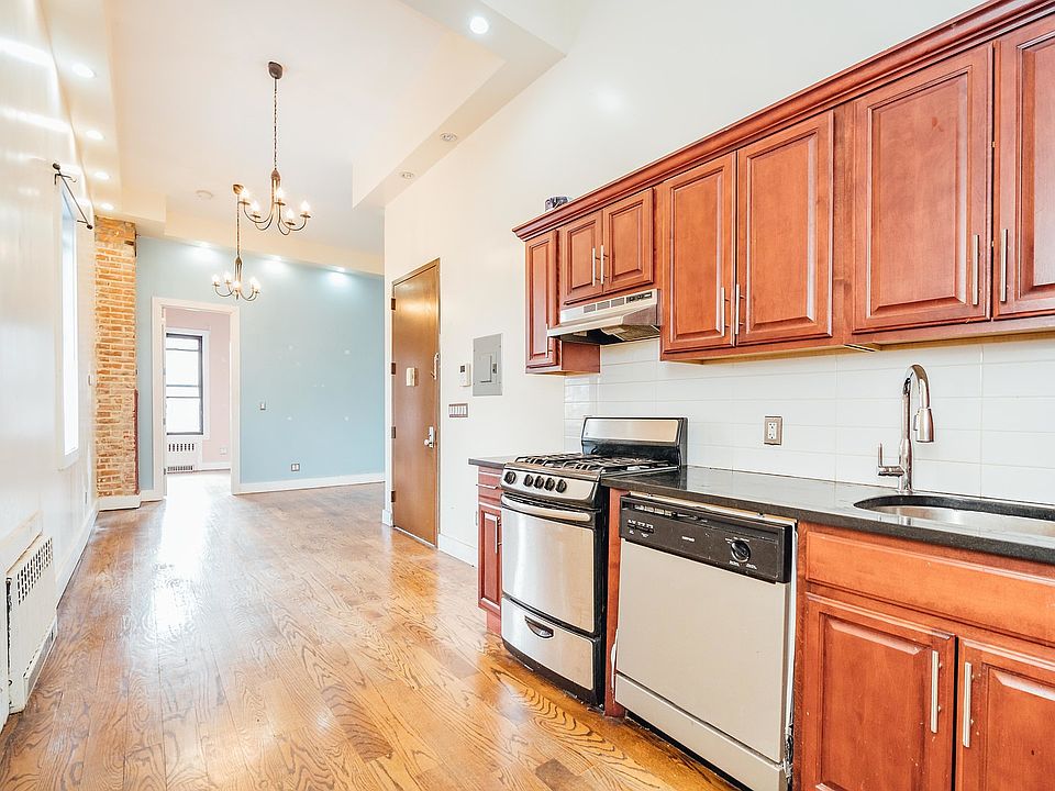 1st image of 20 Wilson Ave APT 3R