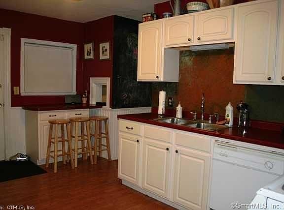 3rd image of 56 Lincoln Ave