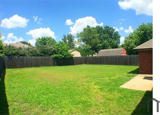 3rd image of 7621 Jamie Renee Ln