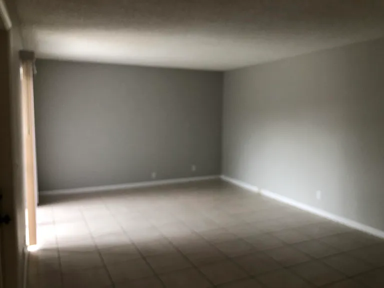 2241 White Pine Cir #B — Photo 4