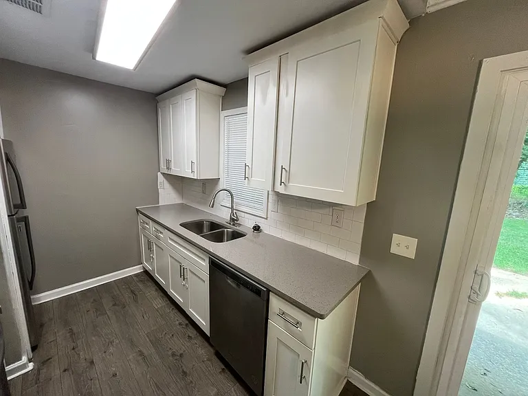 2503 Broadmoor Dr — Photo 8