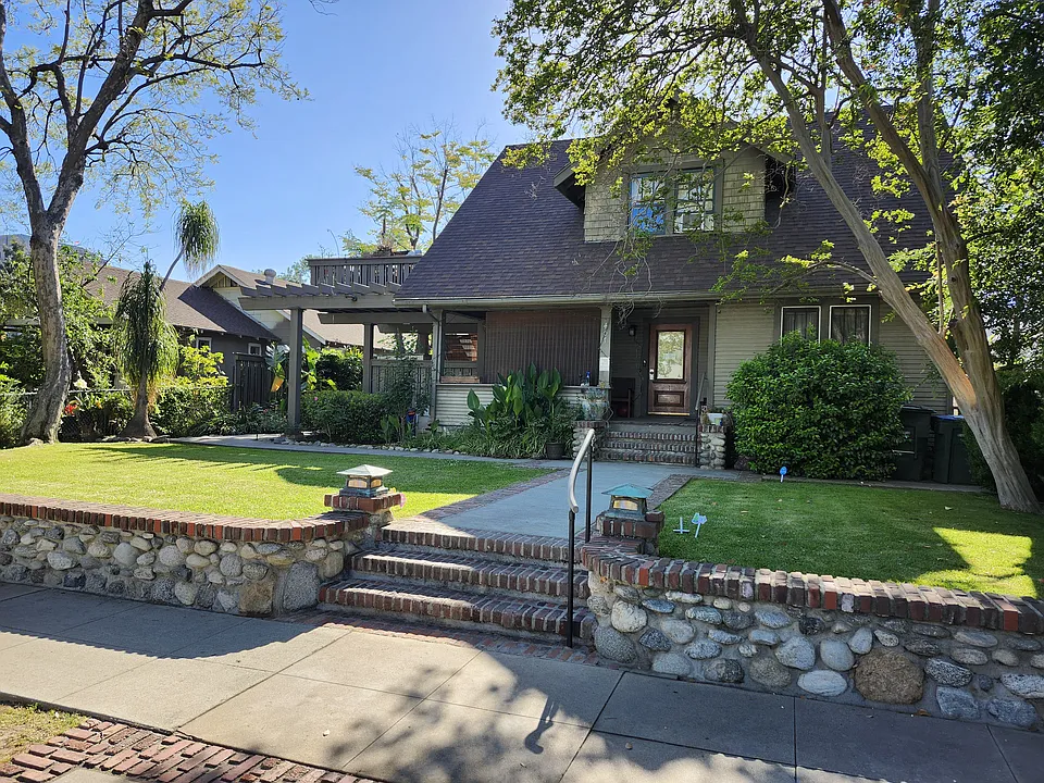 405 N Mentor Ave #2