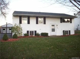 3815 Lynn Dr, Orchard Park, NY 14127