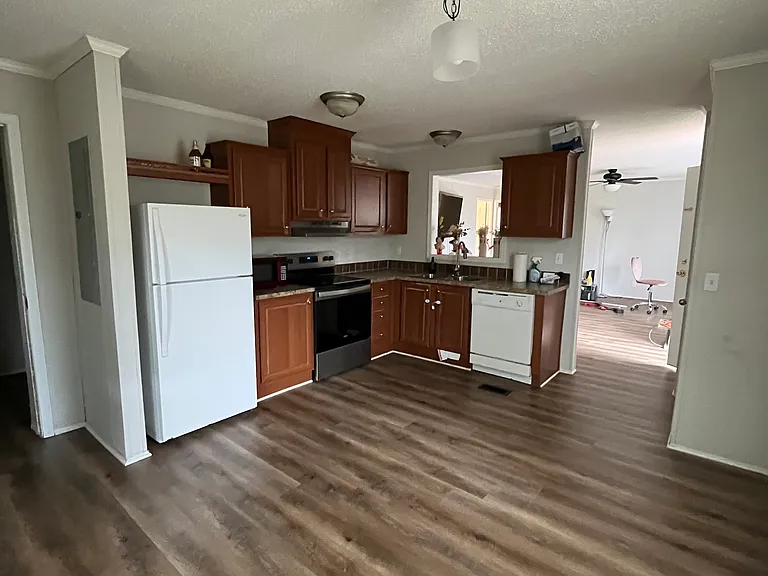 2479 10th Ave SW — Photo 16