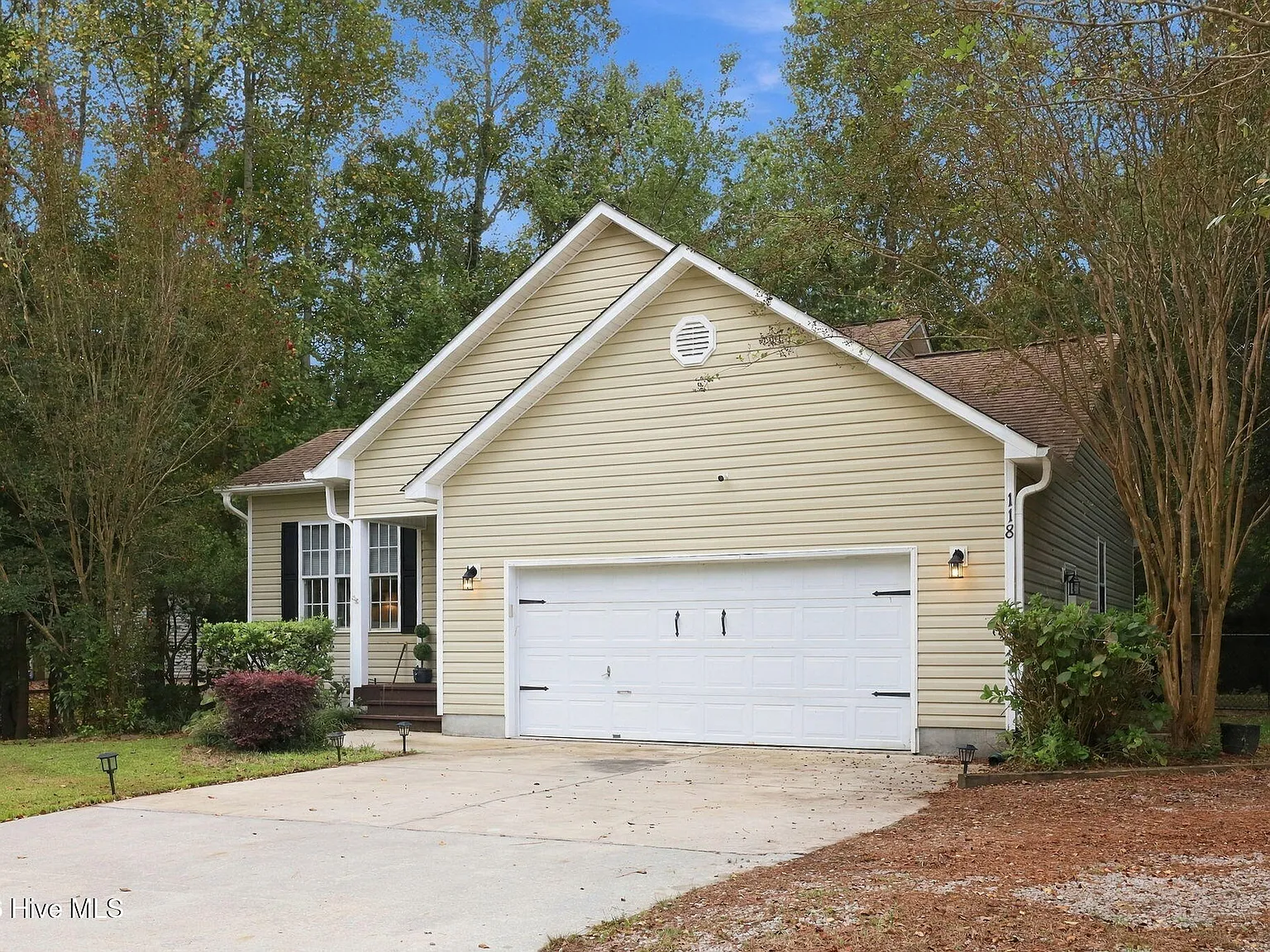 3 bed, 2.0 bath, 1618 sqft, $2,450 — Photo 4