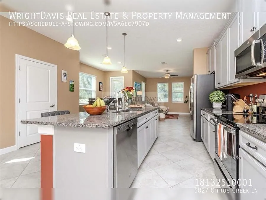 Beautiful 3-Bedroom, 2.5-Bath Townhome — Photo 3