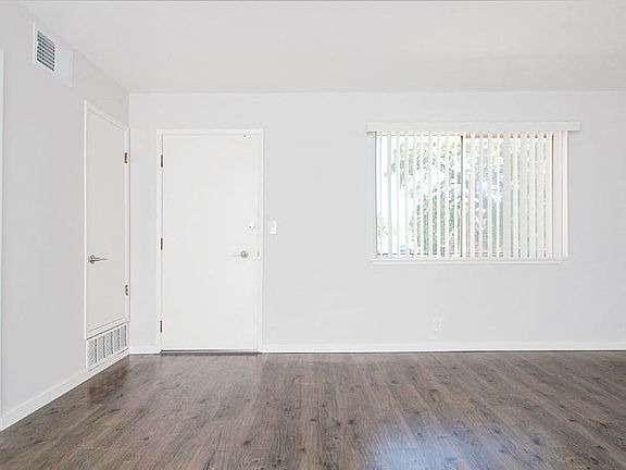 4th image of 530 Kendall Ave #4