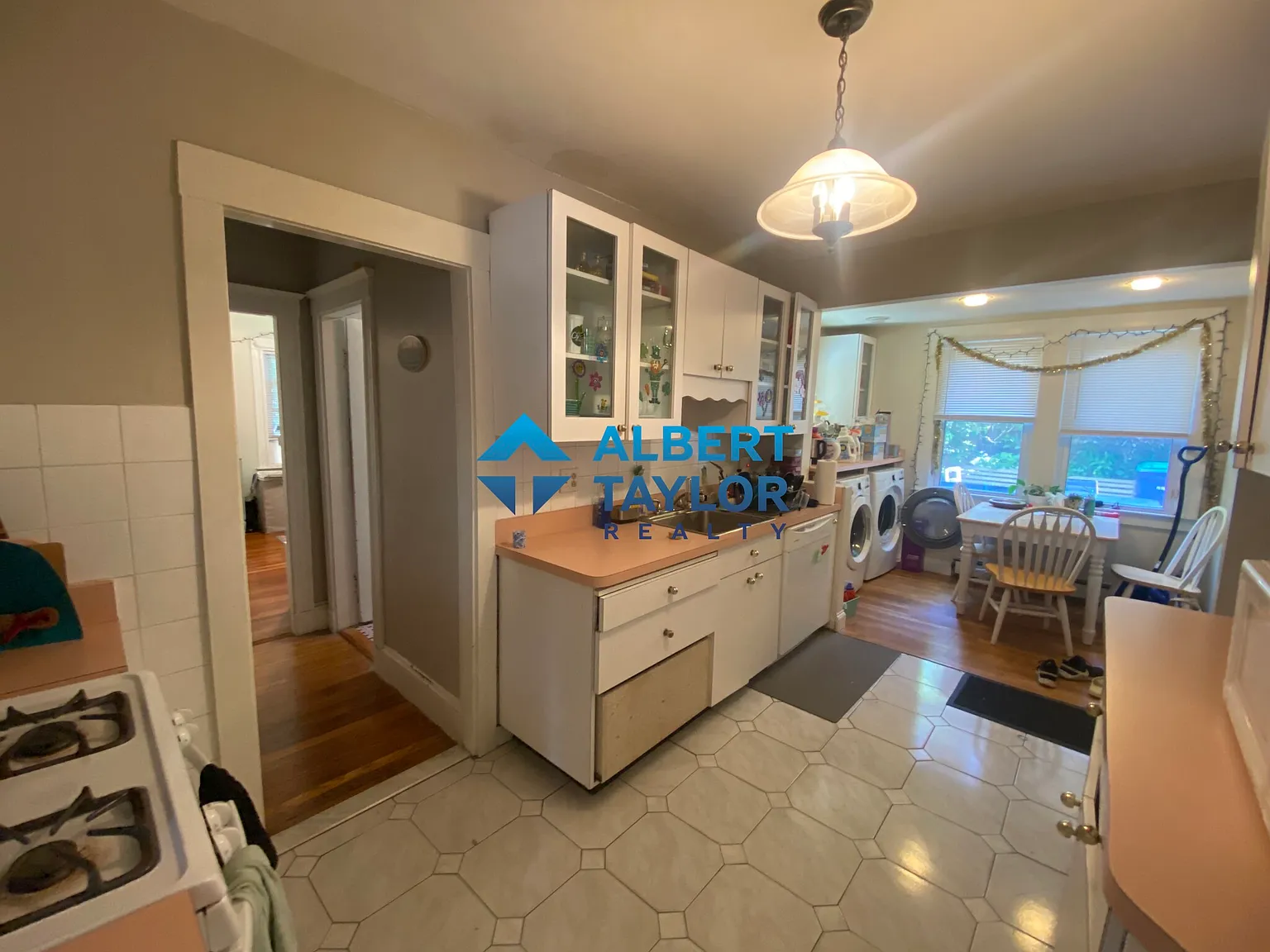 4 bed, 1400 sqft, $4,250 — Photo 2