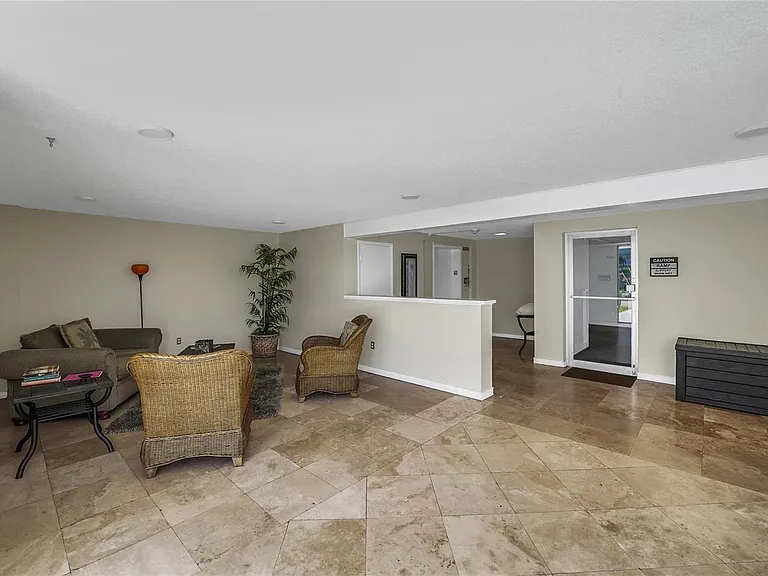 301 Croton Ave #302 — Photo 35