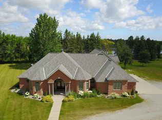 637 Hallberg St SW, Warroad, MN 56763