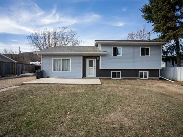 10918 E 92nd St, Peace River, AB T8S 1P4