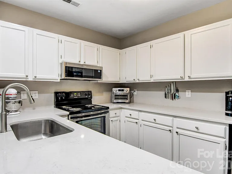 3700 Selwyn Farms Ln #4 — Photo 16