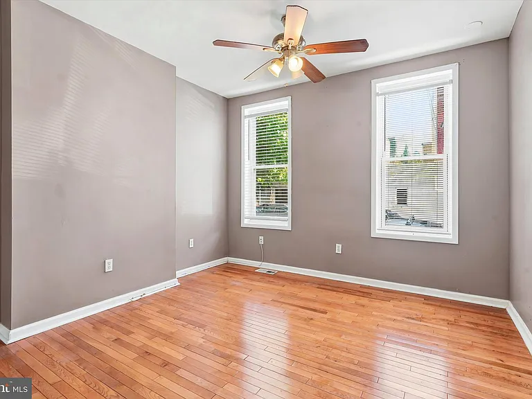 1818 Catharine St #1F — Photo 3