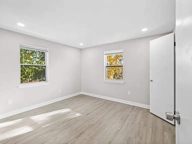 20 E Monument Ave — Photo 18