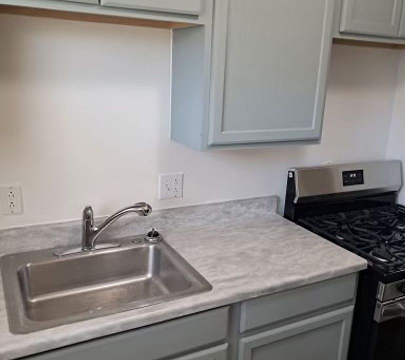 1st image of 4417 E Linwood Blvd