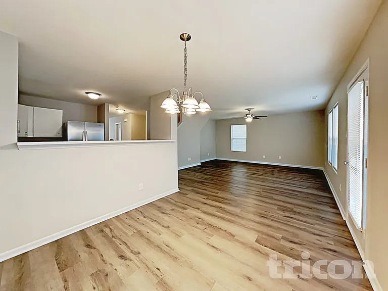 285 Aershire Ct — Photo 5