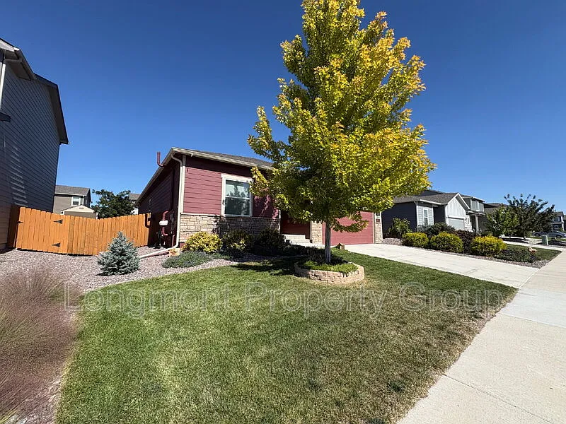 3 bed, 2.0 bath, 1965 sqft, $3,200 — Photo 3
