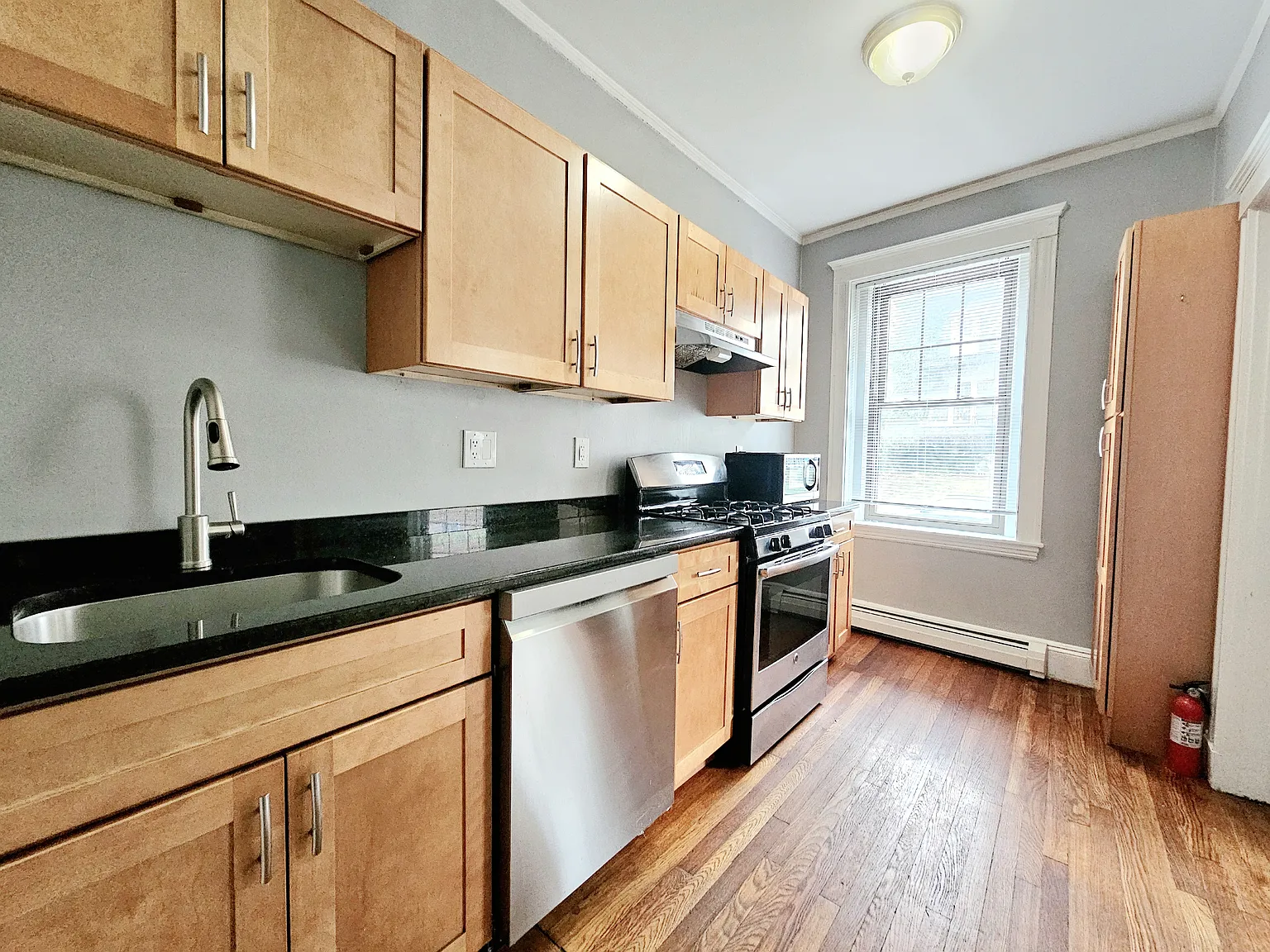 48 Englewood Ave — Photo 2