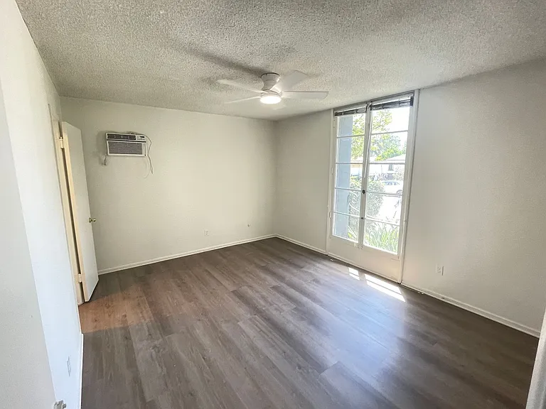 712 N Adams St — Photo 10