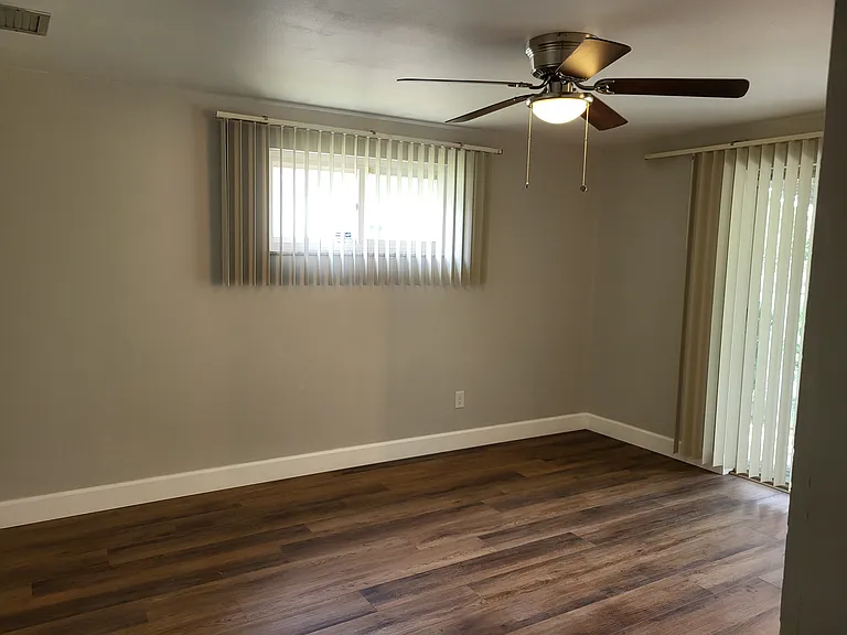 10215 Cliff Cir — Photo 10