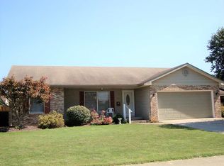 612 Pineway Ct, Seymour, IN 47274