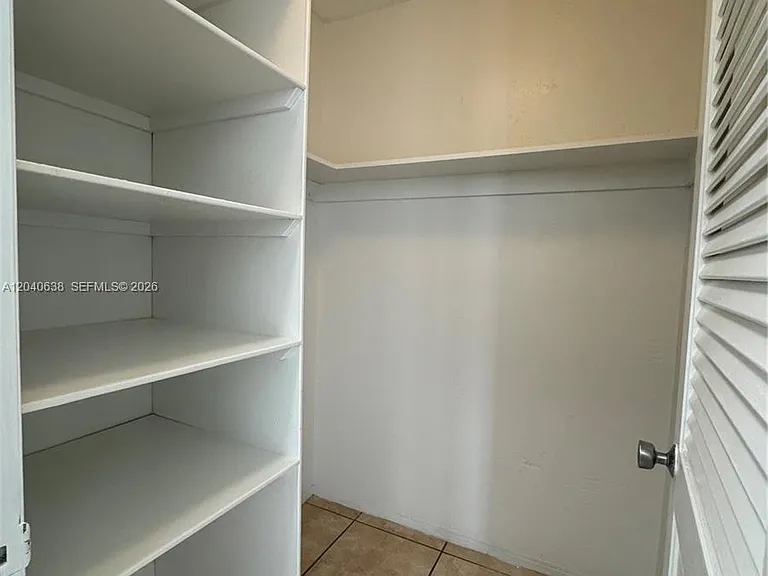 1600 NE 114th St #204 — Photo 6