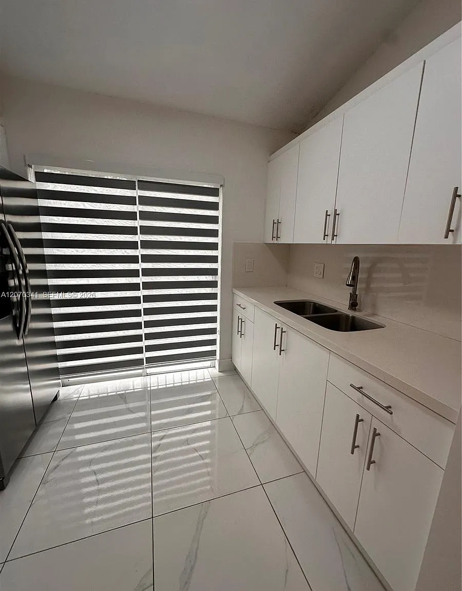 Images Of Kendall Condo — Photo 4