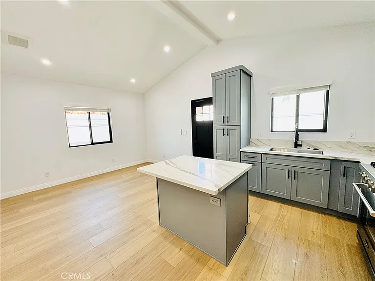 7742 Vassar Ave — Photo 5