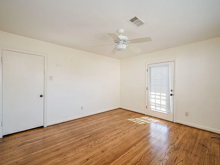 2821 Eastgrove Ln — Photo 21
