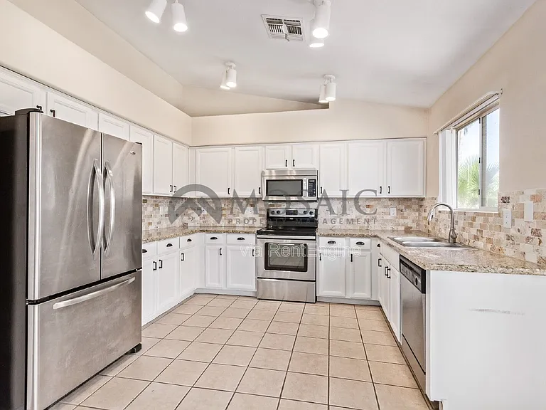 2135 E Brooks St — Photo 14