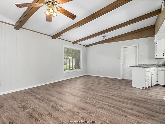 3rd image of 309 Borderbrook Dr