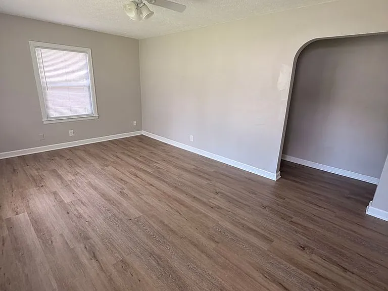 5015 Wellsworth Ave — Photo 4