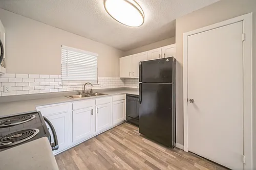 Auburn Flats Photo 1