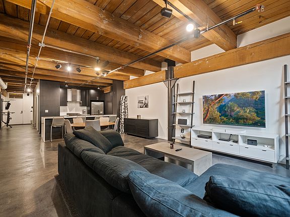 3rd image of 406 Wacouta St Unit 5
