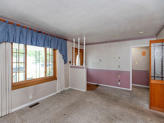 2nd image of 5868 Speedway Dr