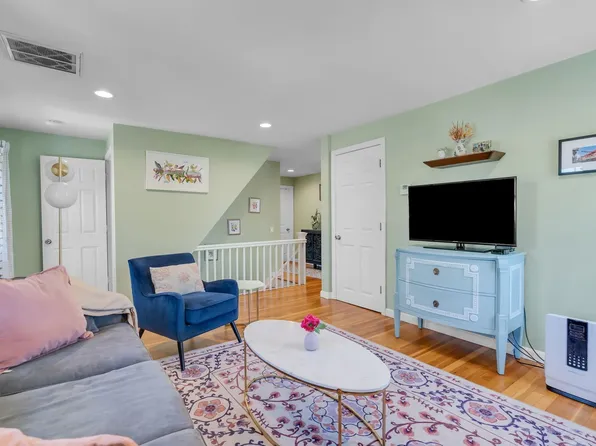 181 Lexington St #181, Watertown, MA 02472