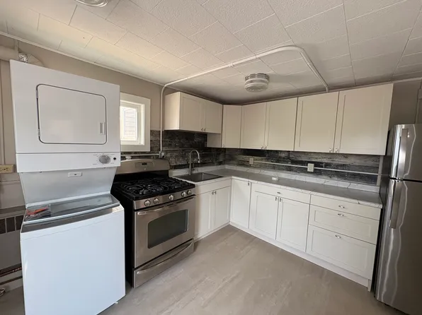 14 Main St S #1, New London, MN 56273
