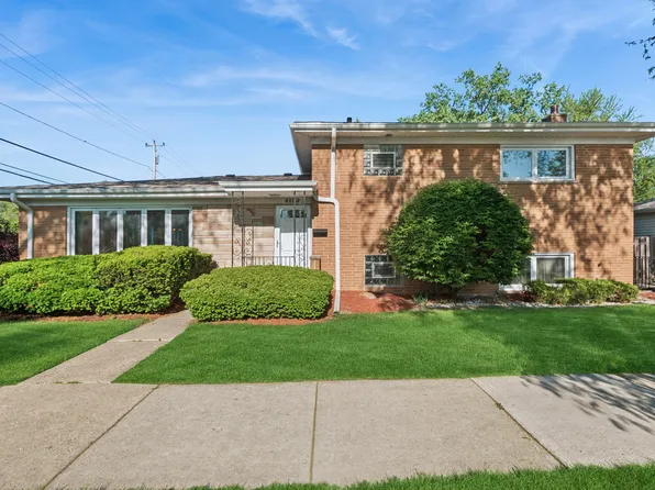 4159 Golf Rd, Skokie, IL 60076